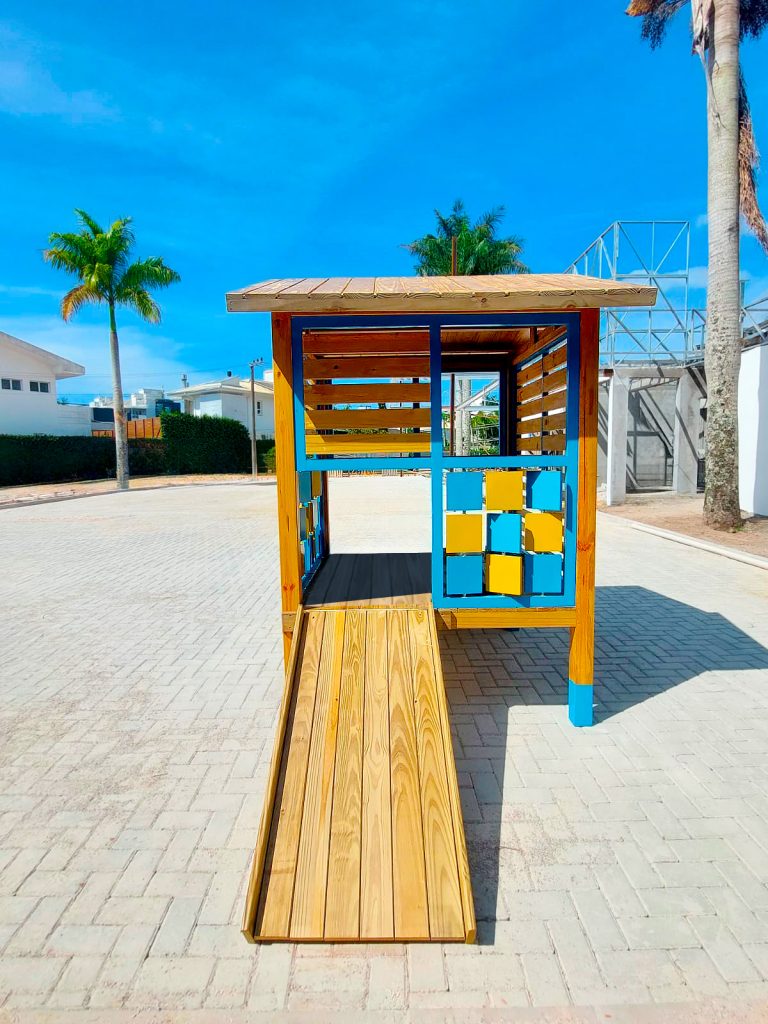 CASINHA COM RAMPA ESCALADA