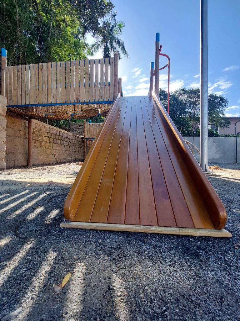PARQUINHO INFANTIL ESCORREGADOR