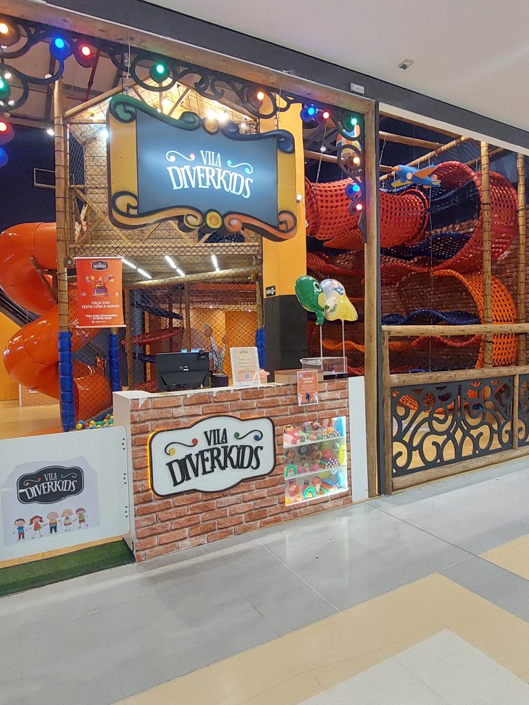 VILA DE BRINCAR PLAYGROUNDS
